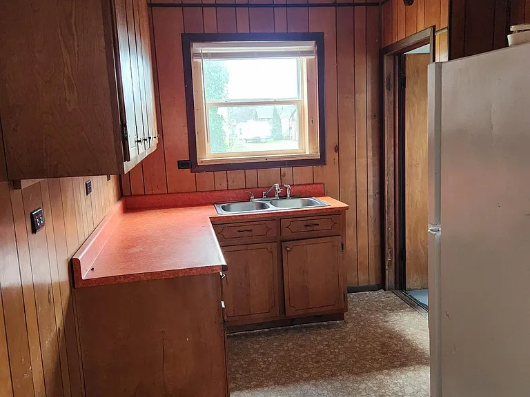 305 Allen Ave — Photo 8