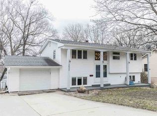 3832 Wenig Rd NE, Cedar Rapids, IA 52402