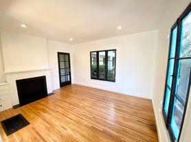 7956-7958 Norton Ave