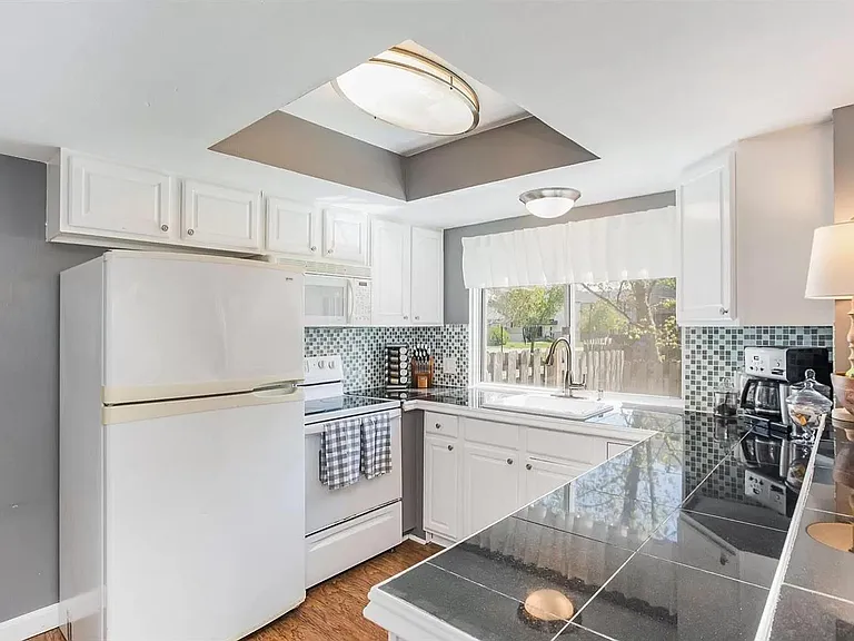 3255 Bolgos Cir — Photo 9