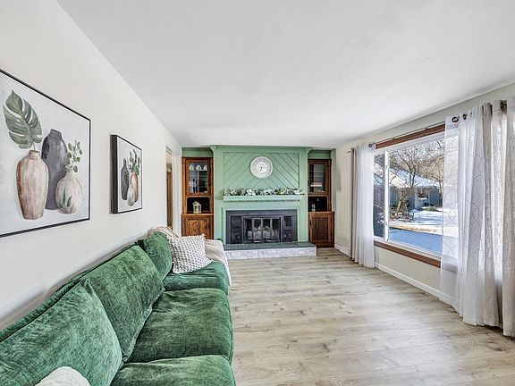 5th image of 313 Steven Ct