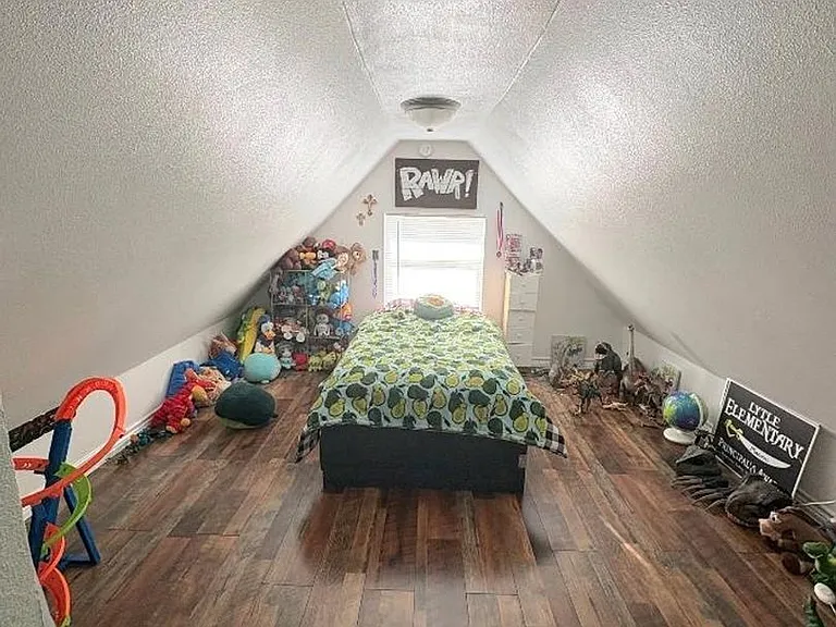 1404 Clinton Ave — Photo 15