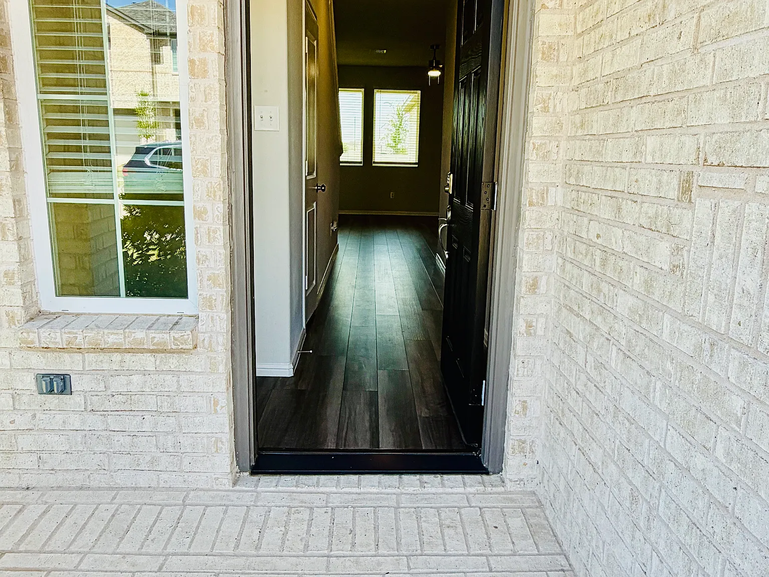 3 bed, 2.5 bath, 1777 sqft, $1,999 — Photo 2