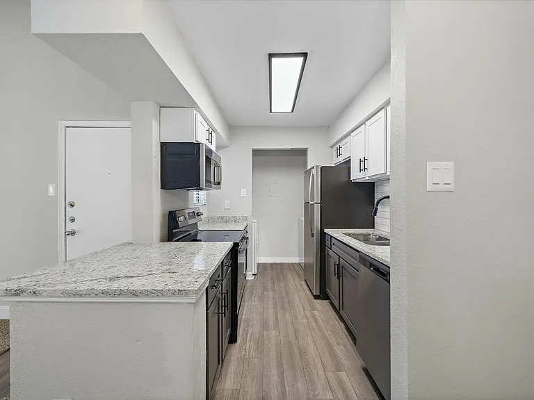 6Ten at Med Center Apartments — Photo 15