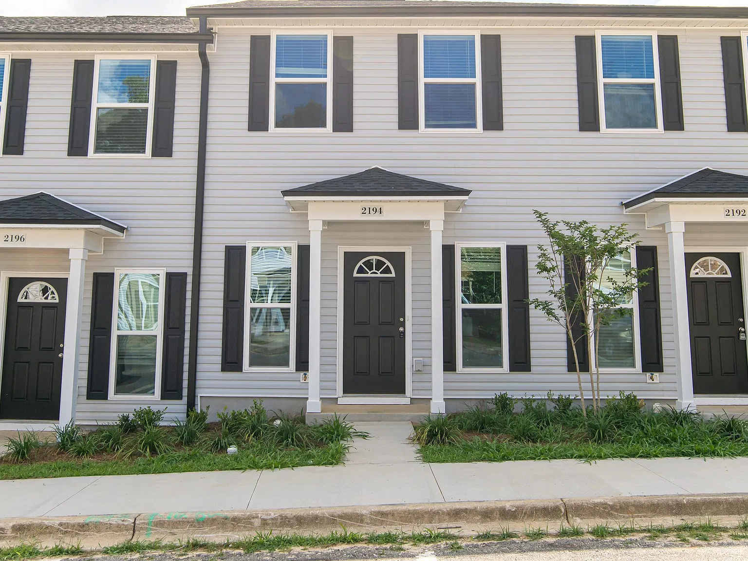 3 bed, 3.0 bath, 1280 sqft, $1,500 — Photo 1