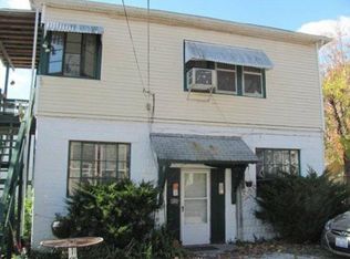 608 1/2 N Springer St, Carbondale, IL 62901