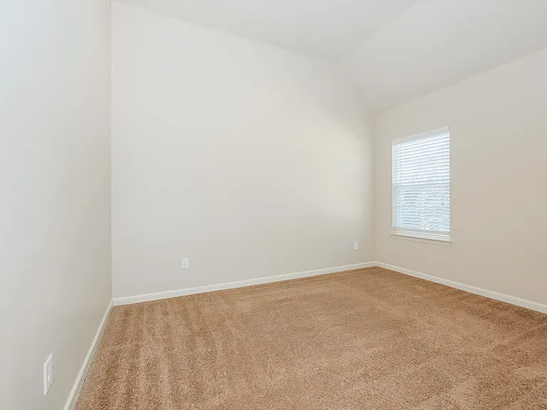 917 Piedmont Dr — Photo 14
