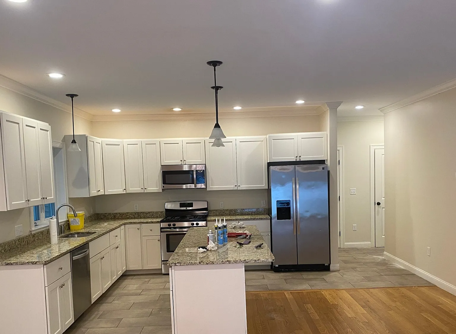 4 bed, 2.5 bath, $7,000 — Photo 2