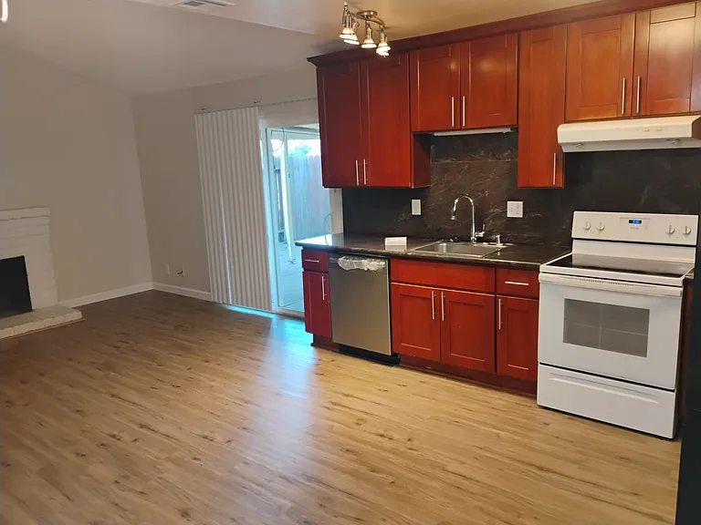 411 Amber Ave — Photo 32