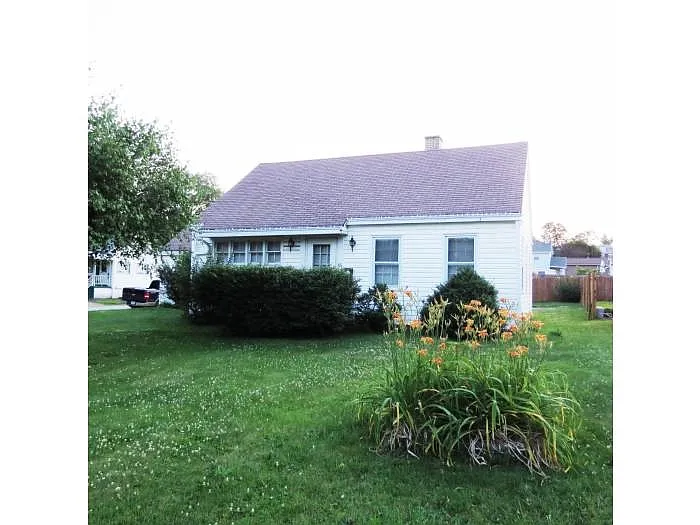 46 Derrick Ave photo 1