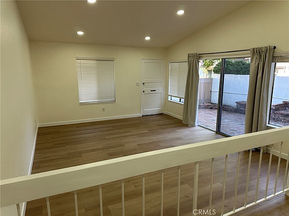 4th image of 10425 Larwin Ave