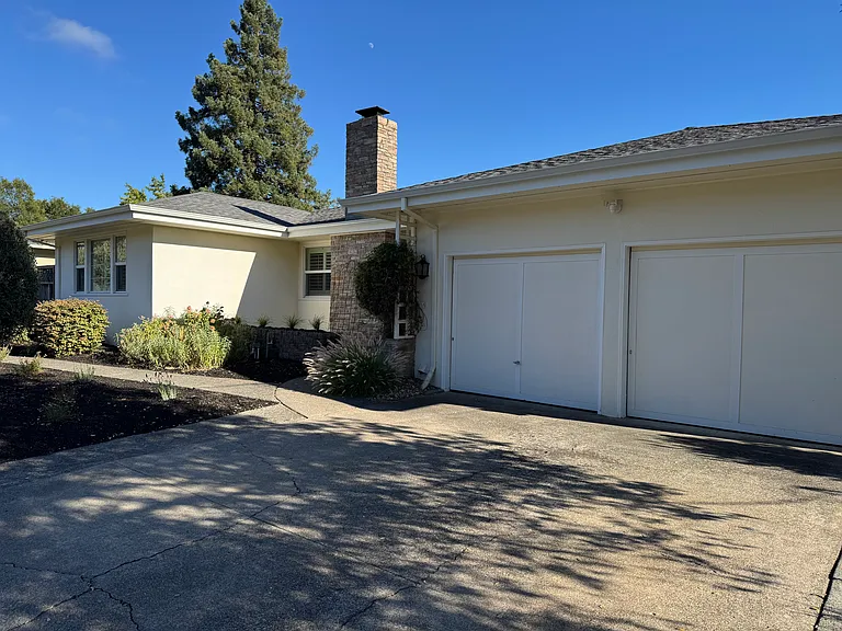 Hyland Dr — Photo 6