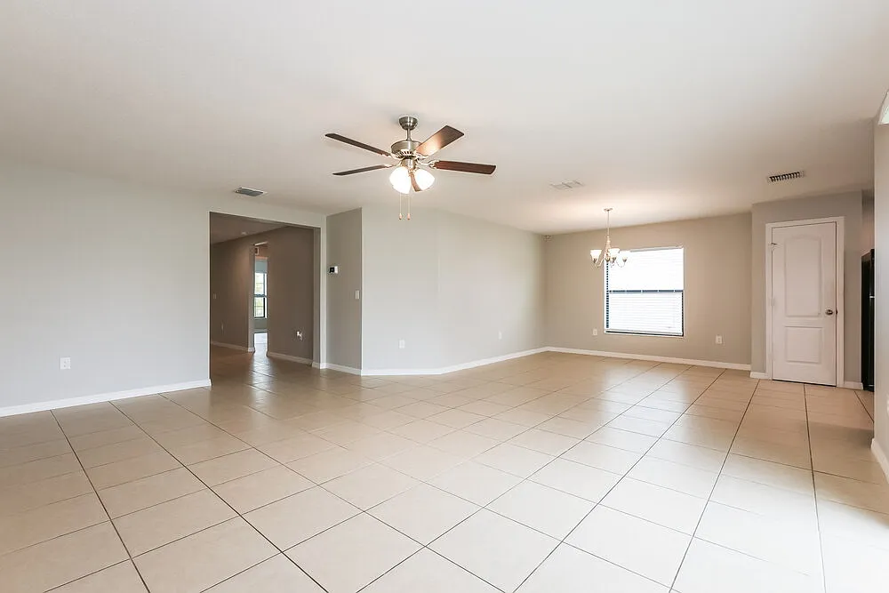 3 bed, 2.0 bath, 1629 sqft, $1,980 — Photo 3