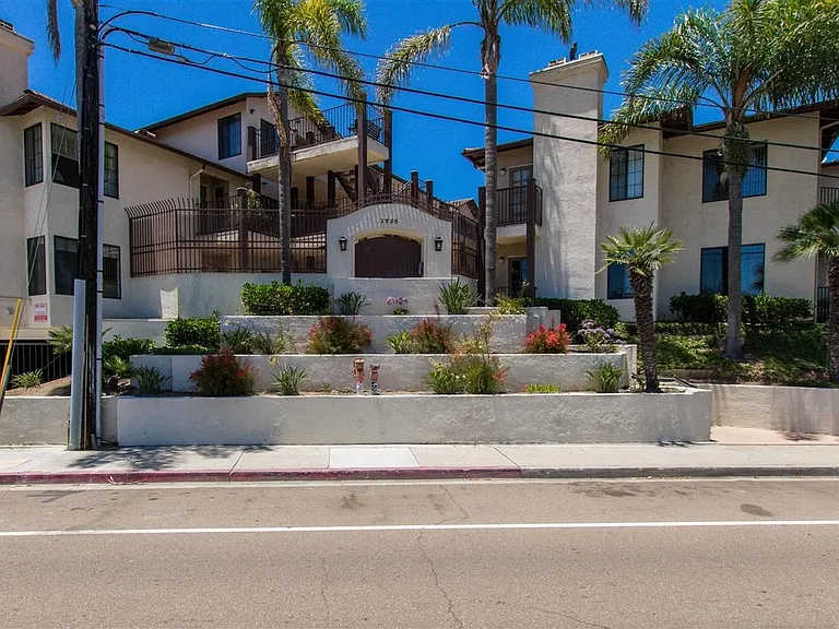 2828 Famosa Blvd — Photo 19