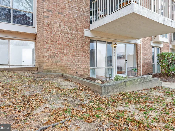 2613 Indian Dr, Alexandria, VA 22303