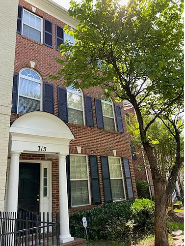 715 Pleasant Dr Photo 1