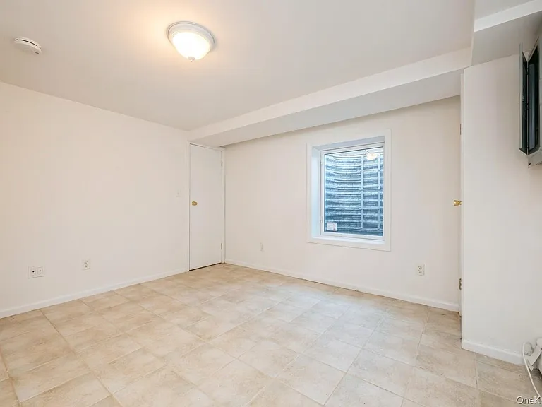130 Soundview Rd — Photo 22