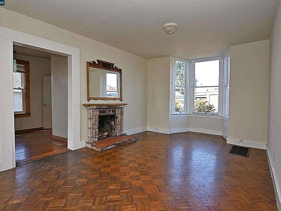4th image of 979 Grace Ave