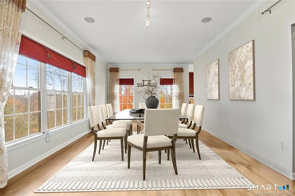 4 bed, 2.5 bath, 3270 sqft, $4,200 — Photo 4