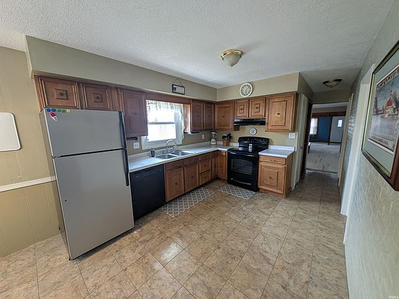 2nd image of 853 Salamonie Ave