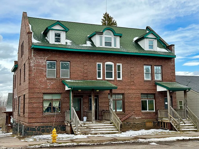 1532 E Superior St — Photo 14