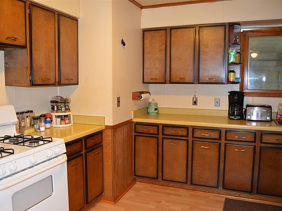 2nd image of 601 Iroquois Ave