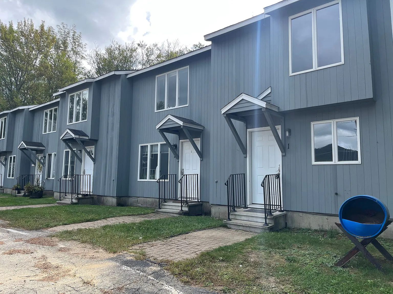 Town Edge Apartments — Photo 2