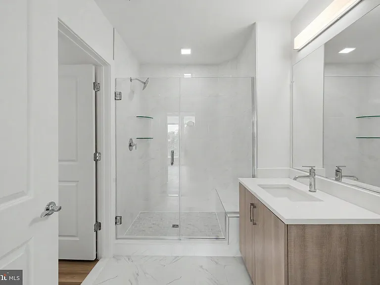 701 N Henry St #401 — Photo 36