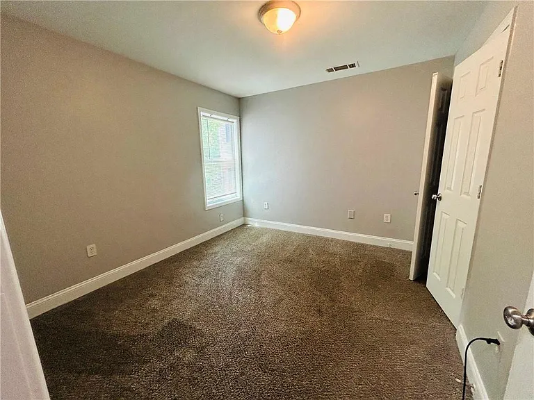 2035 Lois Pl NW #B — Photo 11