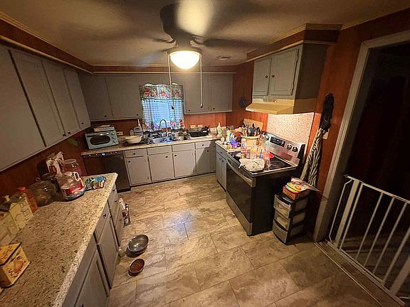 2nd image of 1817 Curry St