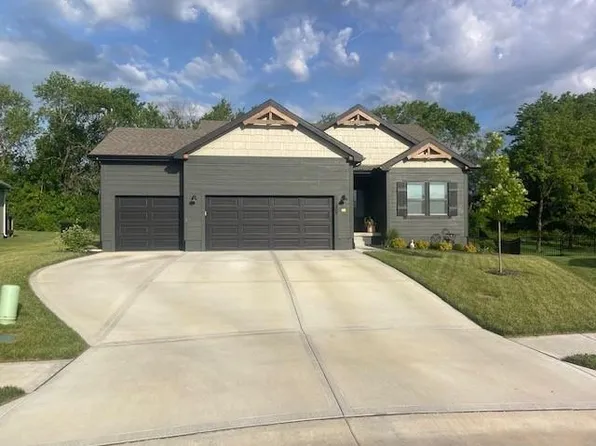 308 Woodview Dr, Raymore, MO 64083