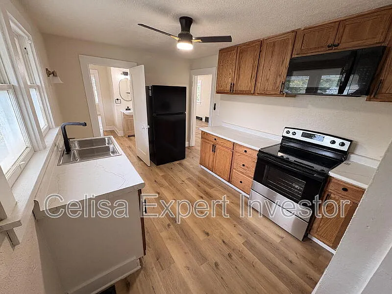 2 bed, 1.0 bath, 920 sqft, $1,000 — Photo 2