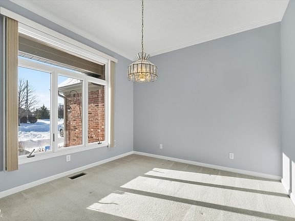 5th image of 1006 Woodridge
