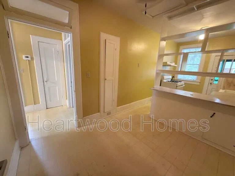 1408 Victoria St — Photo 20