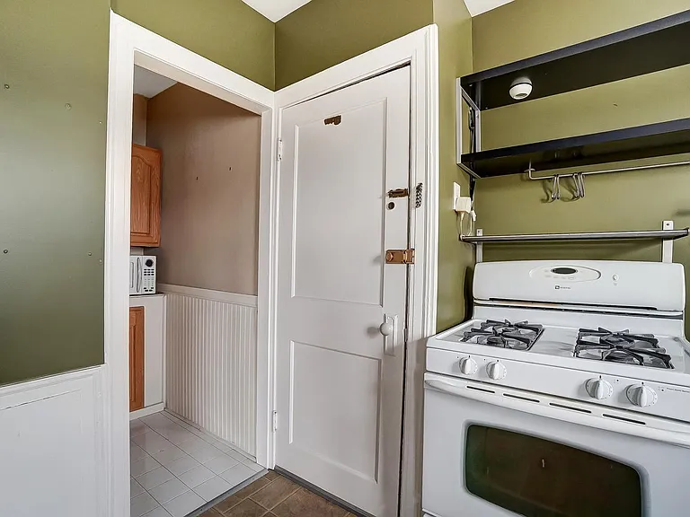 104 Bank Ave #2 — Photo 12