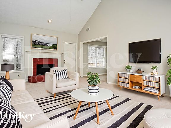 3rd image of 35 Pebble Brooke Pass