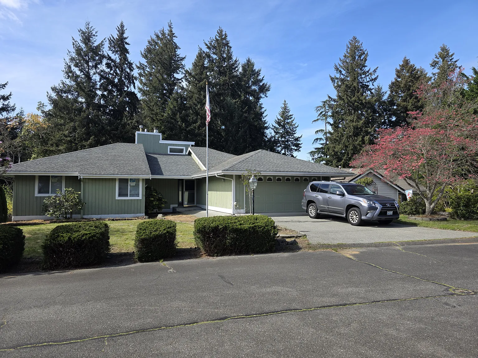 4 bed, 2.5 bath, 2949 sqft, $4,500 — Photo 2