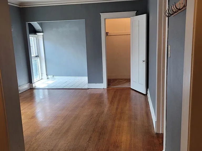 Cass Street Apartments — Photo 26