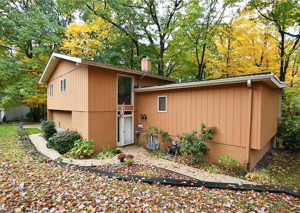 1st image of 421 Fairlawn Knolls Cir