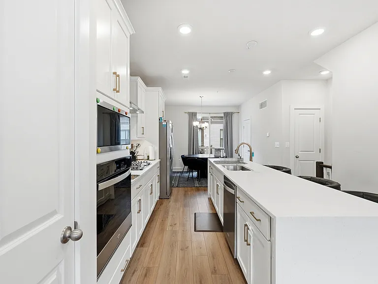 153 Locke St — Photo 16