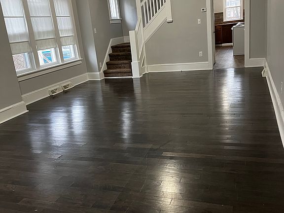 3rd image of 1113 Franklin St