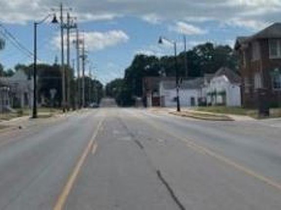 Exterior Neighborhood (street photo)