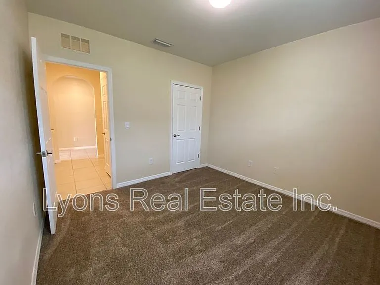 111 NW 9th St — Photo 13