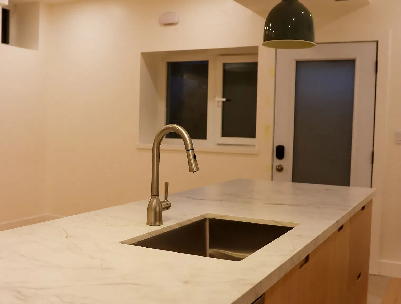 6 bed, $3,200 — Photo 3