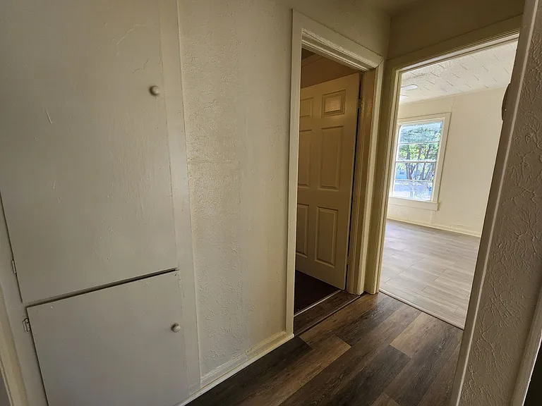 1516 Lindsey St — Photo 4