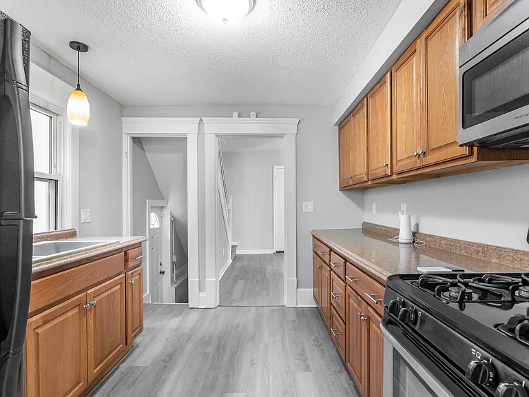 312 Upland Ave — Photo 9