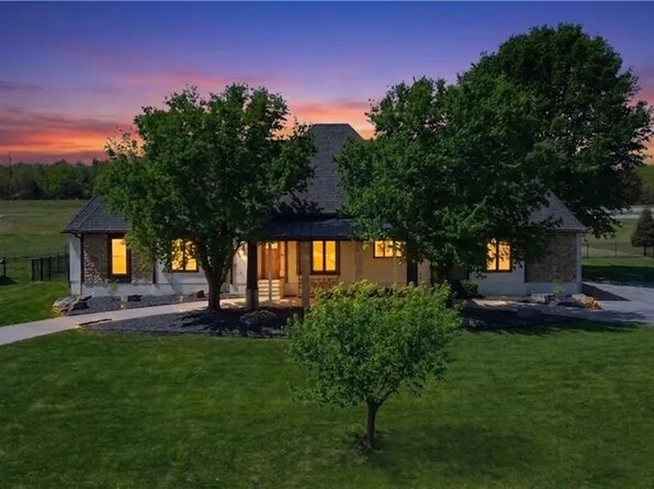 4210 NW Lake Dr, Lees Summit, MO 64064