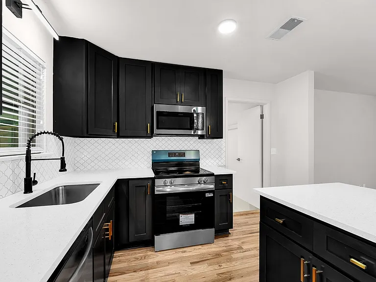 1414 S West Ave — Photo 9