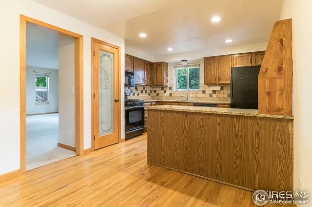 1689 Geneva Cir — Photo 12