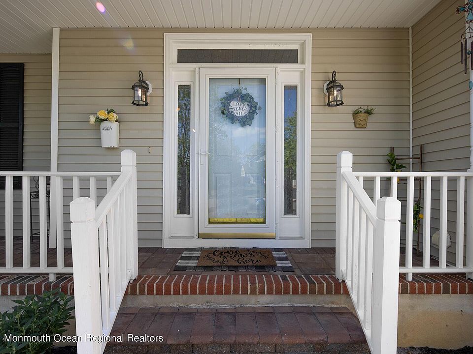2nd image of 229 Laurel Ct